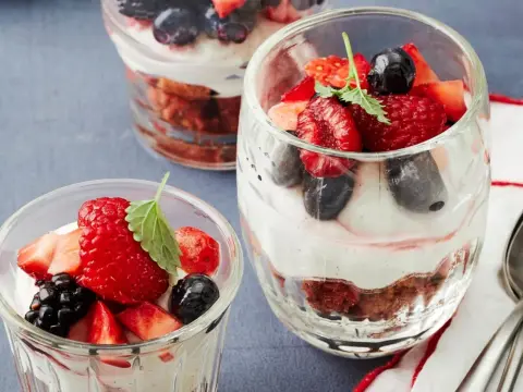Trifle-Rezept mit Beeren - einfach, cremig und gut vorzubereiten