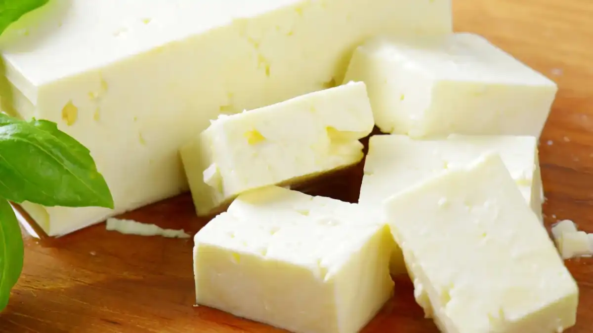 Feta schleimig? So lagerst du ihn richtig und erkennst Verderb