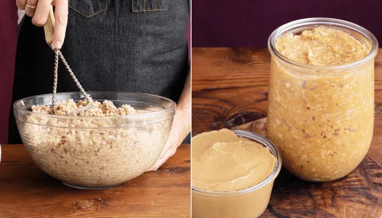 Miso wird aus Sojabohnen, Reis oder Gerste und Salz hergestellt. Hier wird die Masse zerdrückt und in Gläser gefüllt.