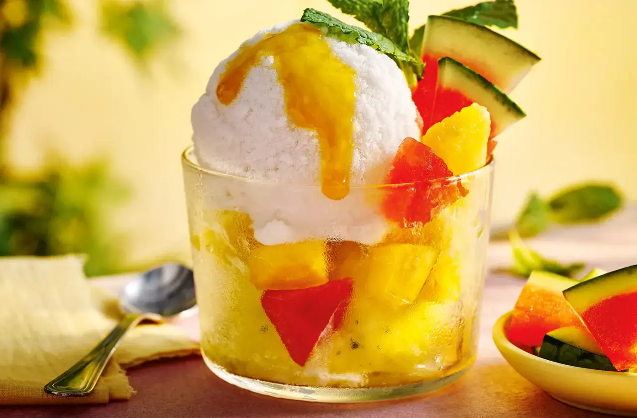 Erfrischendes Dessert mit Vanilleeis, tropischen Fr&uuml;chten und einem Hauch von Kiwano. Ein tolles Kiwano Rezept f&uuml;r hei&szlig;e Tage.